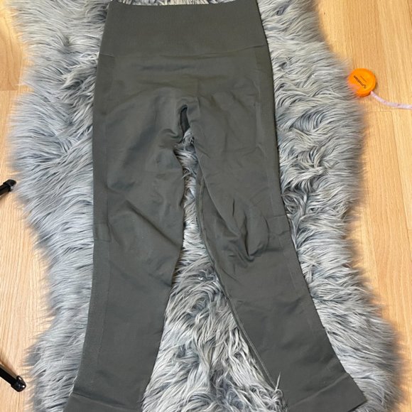 NWOT Lululemon Ebb To Street Crop 21" Titanium Size 6 - Picture 3 of 16